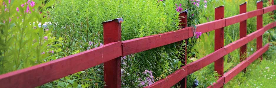 An example of a fence that’s commonly available from fencing contractors